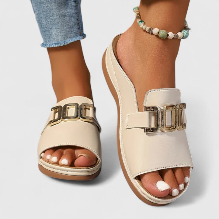 Sharpay sophisticated sandals in Beige, view 3