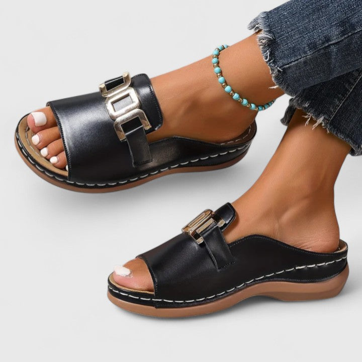 Sharpay sophisticated sandals in Black, view 4