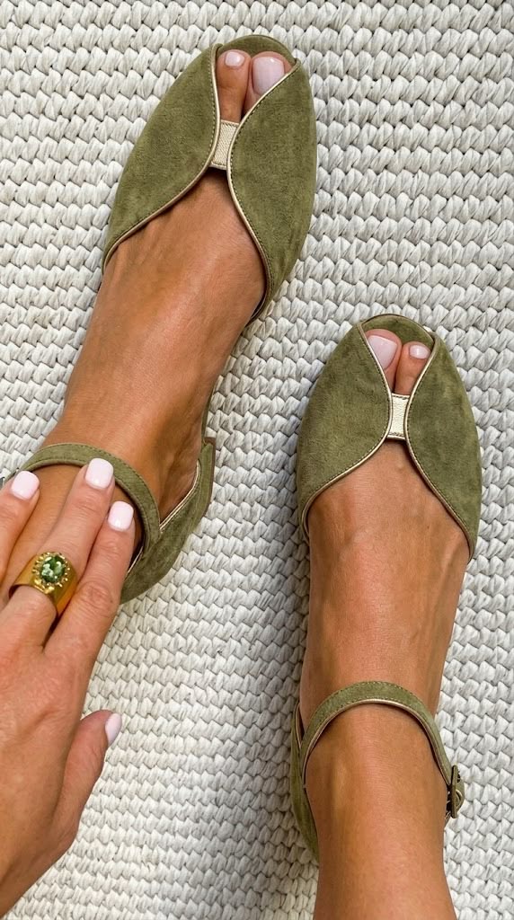 Liora thong sandal in Green, view 4
