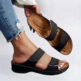 Lynn sporty comfort sandals in Black, view 3