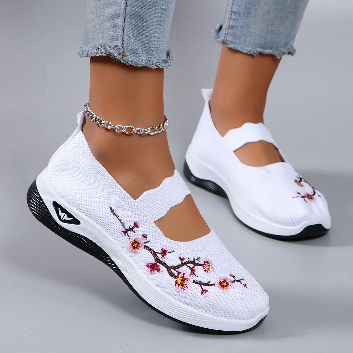 Fajon floral embroidered trainers in White, view 2