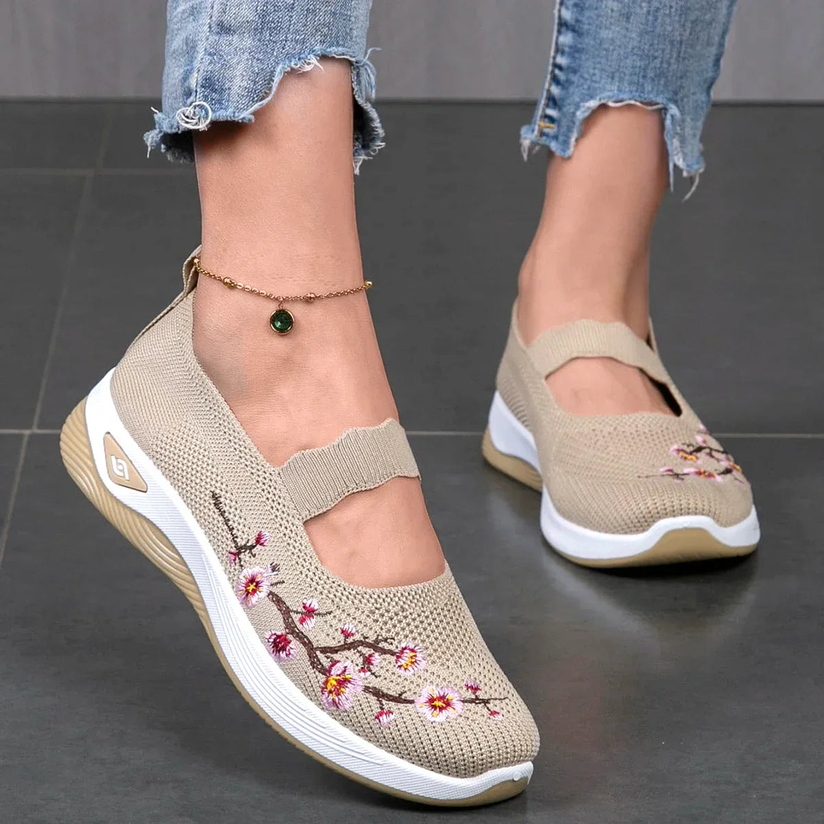 Fajon floral embroidered trainers in Beige, view 5