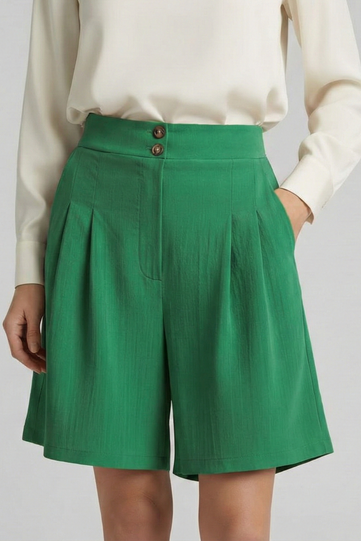 Tailored high waist pleated shorts in Green, view 9