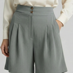 Tailored high waist pleated shorts in Light Grey, view 5