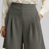 Tailored high waist pleated shorts in Dark Grey, view 6