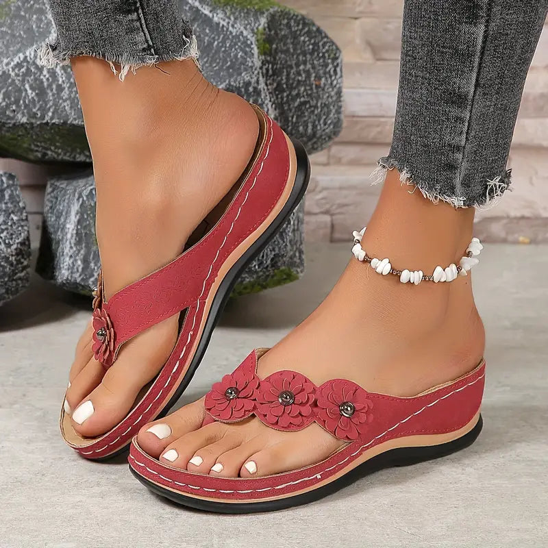 Luna toe-loop comfort sandals in Red, view 4