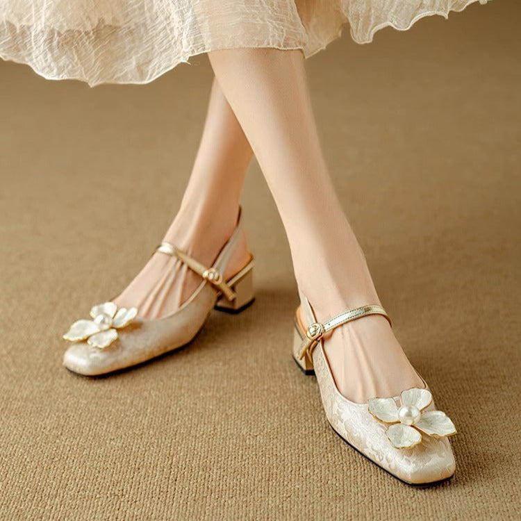 Ruth - Elegant Shoes with Floral Detail
