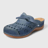 Rue comfortable clogs in Blue, front view